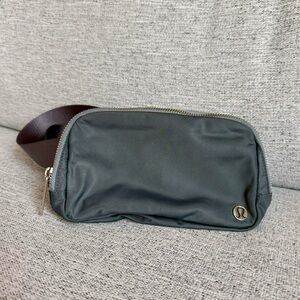 Lululemon Everywhere Belt Bag 1L in Gray